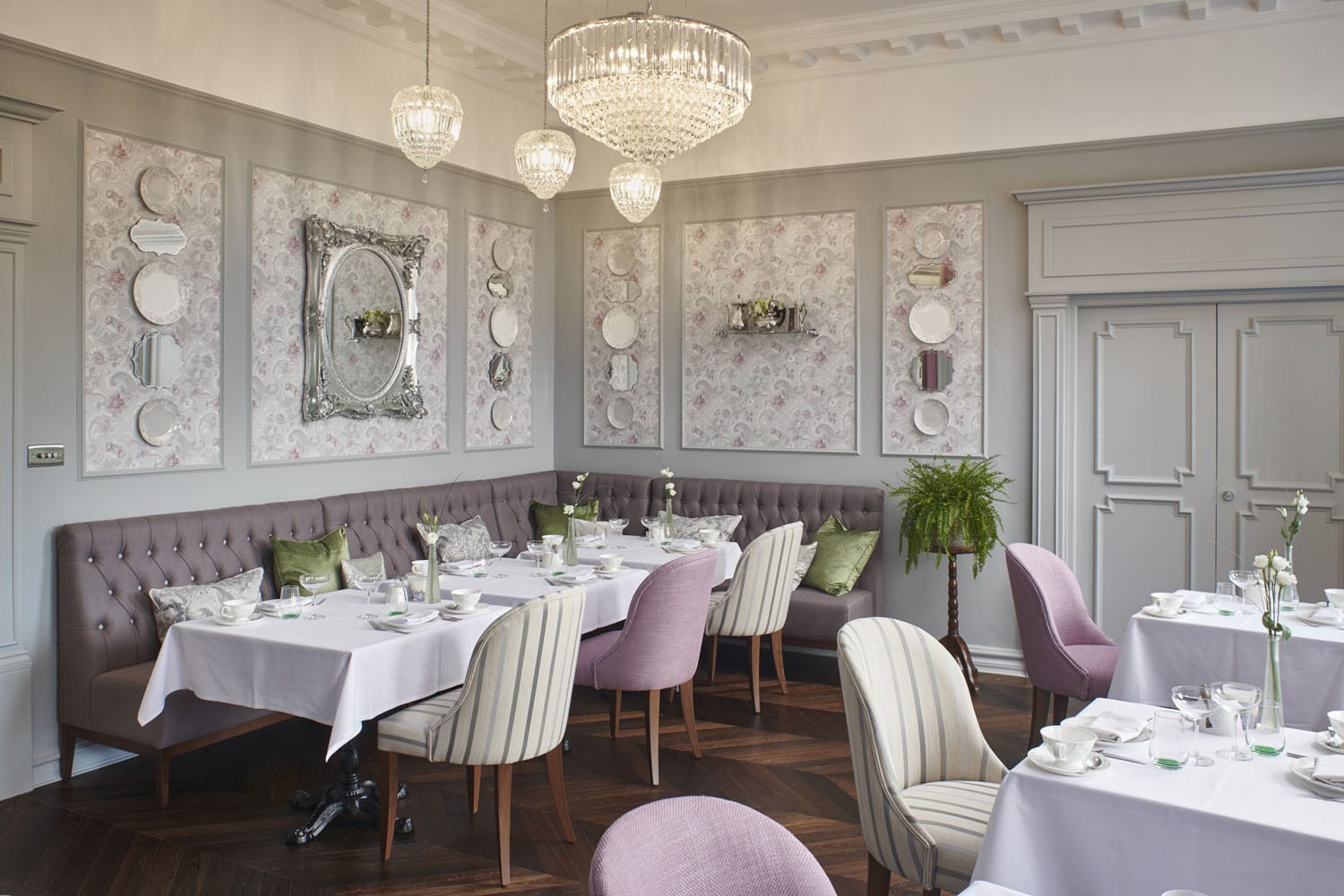 tearoom contract furniture in restaurant